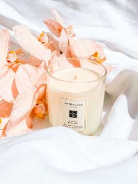 白色香薰蜡烛图片